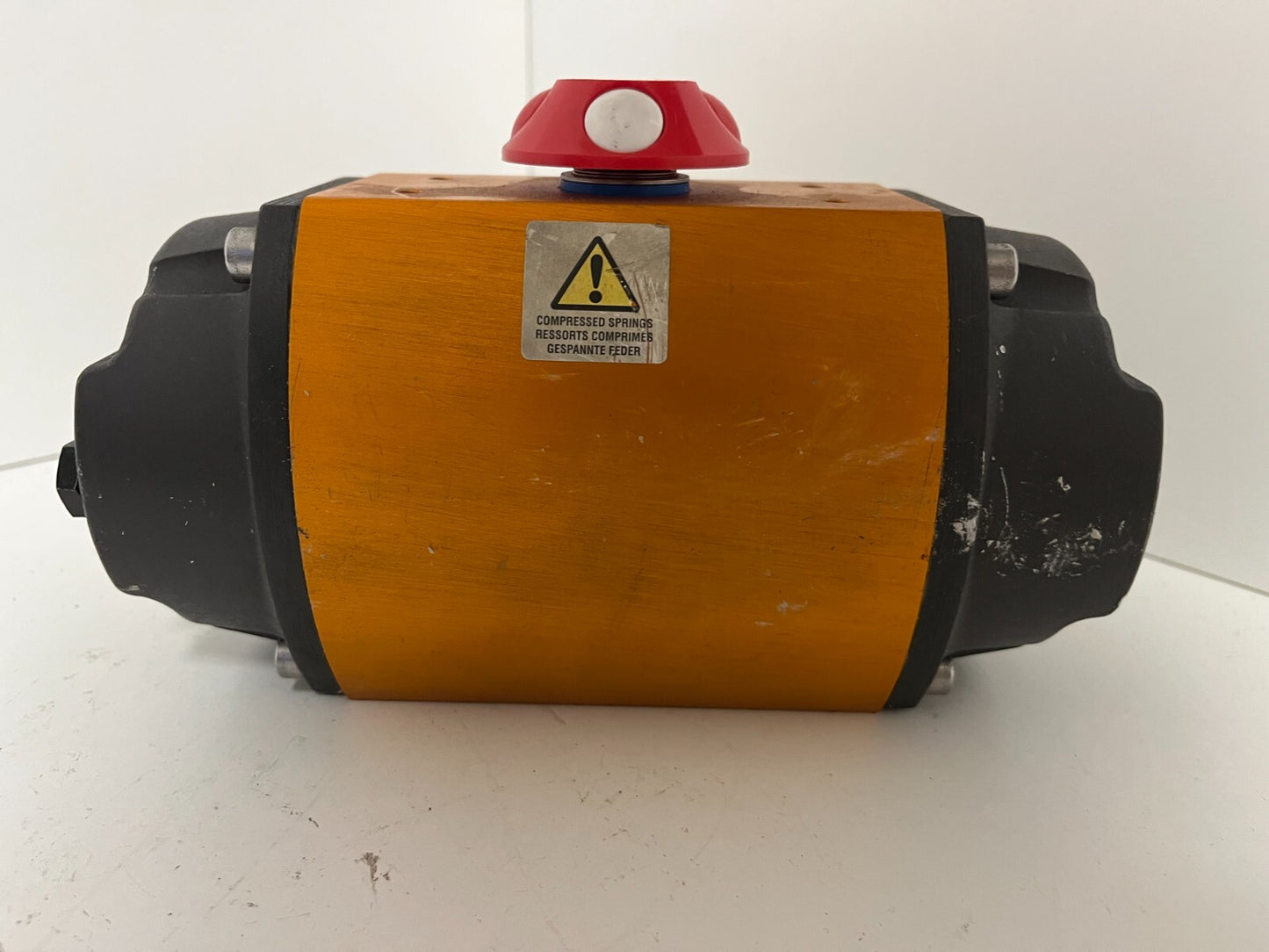 Flowserve Norbro 40R Pneumatic Actuator 15-RDB40-1SD1E0-D - Used, Working