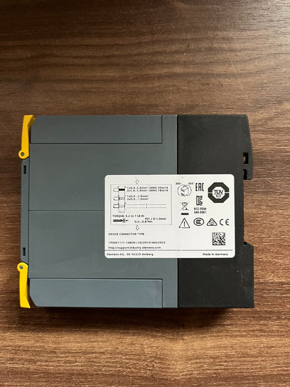 Siemens 3SK1111-1AB30 Sirius Safety Relay 24V AC/DC 3NO+1NC Used Spare Unit