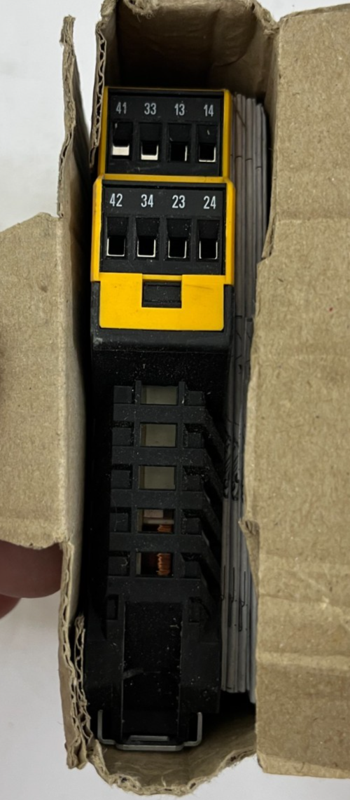 Eaton ESR5-NO-31-230VAC Safety Relay 230V AC Dual Channel, 3 Contacts, New Box