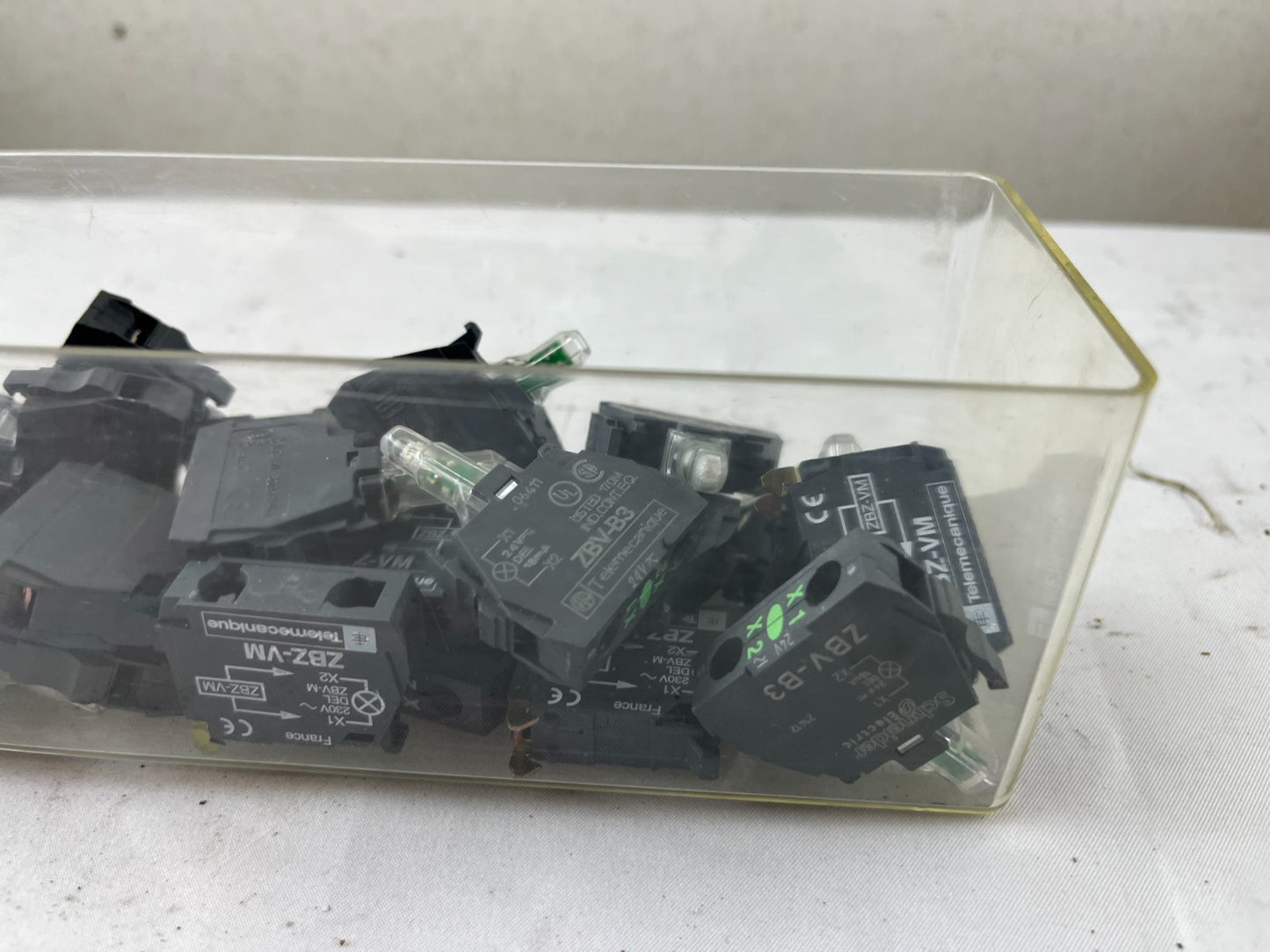 Schneider Electric ZBVM3 Harmony ZBV Green LED Light Blocks 230–240 V AC Lot Mix