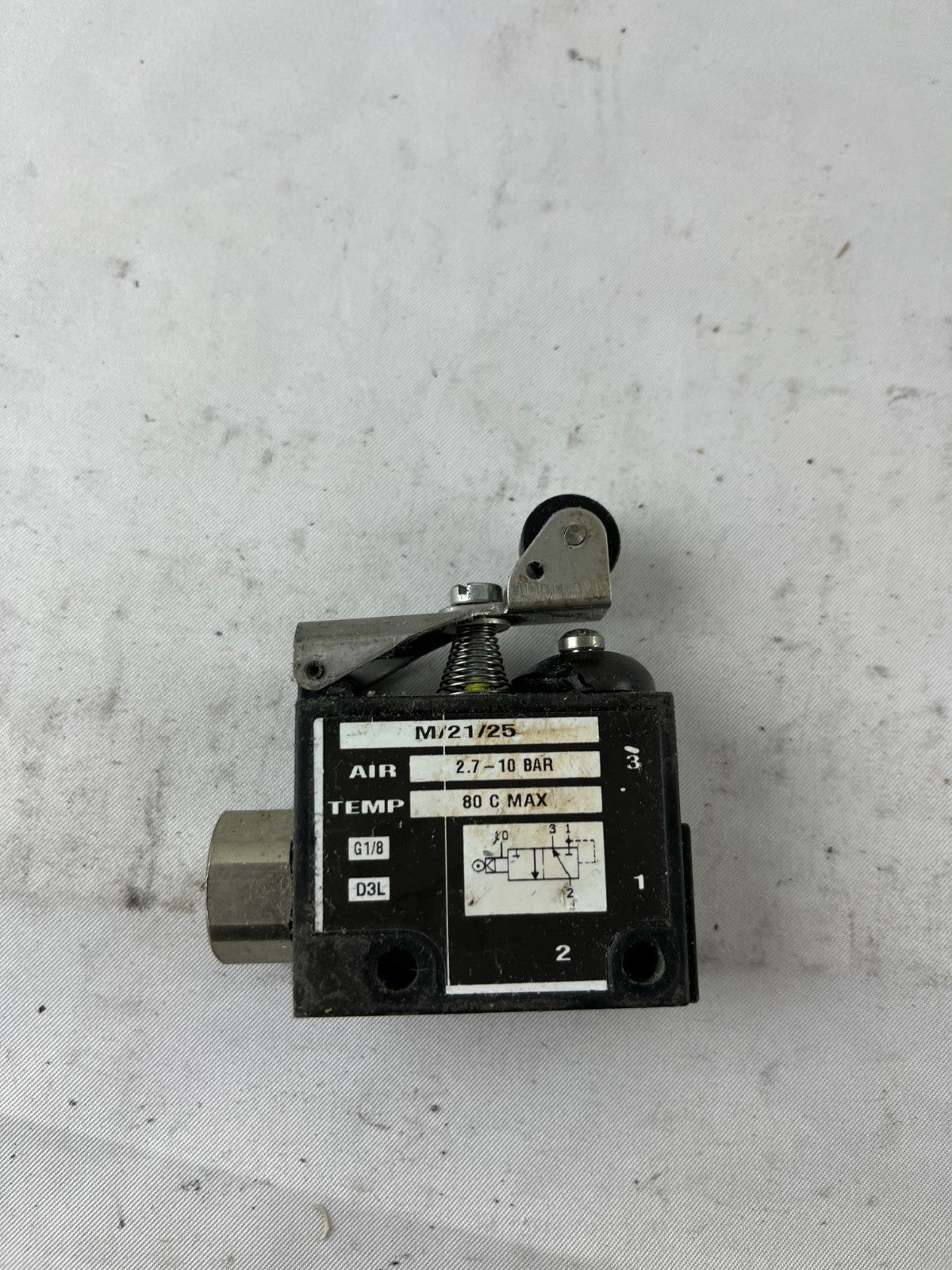 Norgren M/21/25 Pneumatic Roller Lever Valve G1/8 3/2 Bleed Actuated 2.7–10 bar