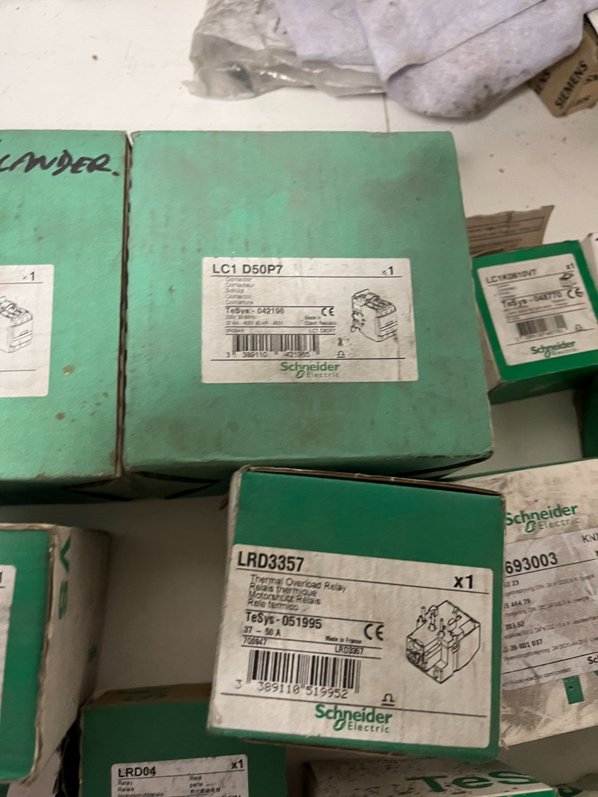Schneider Electric Industrial Automation Lot – 19pcs LC1D50P7, LRD3357, LR2K0307
