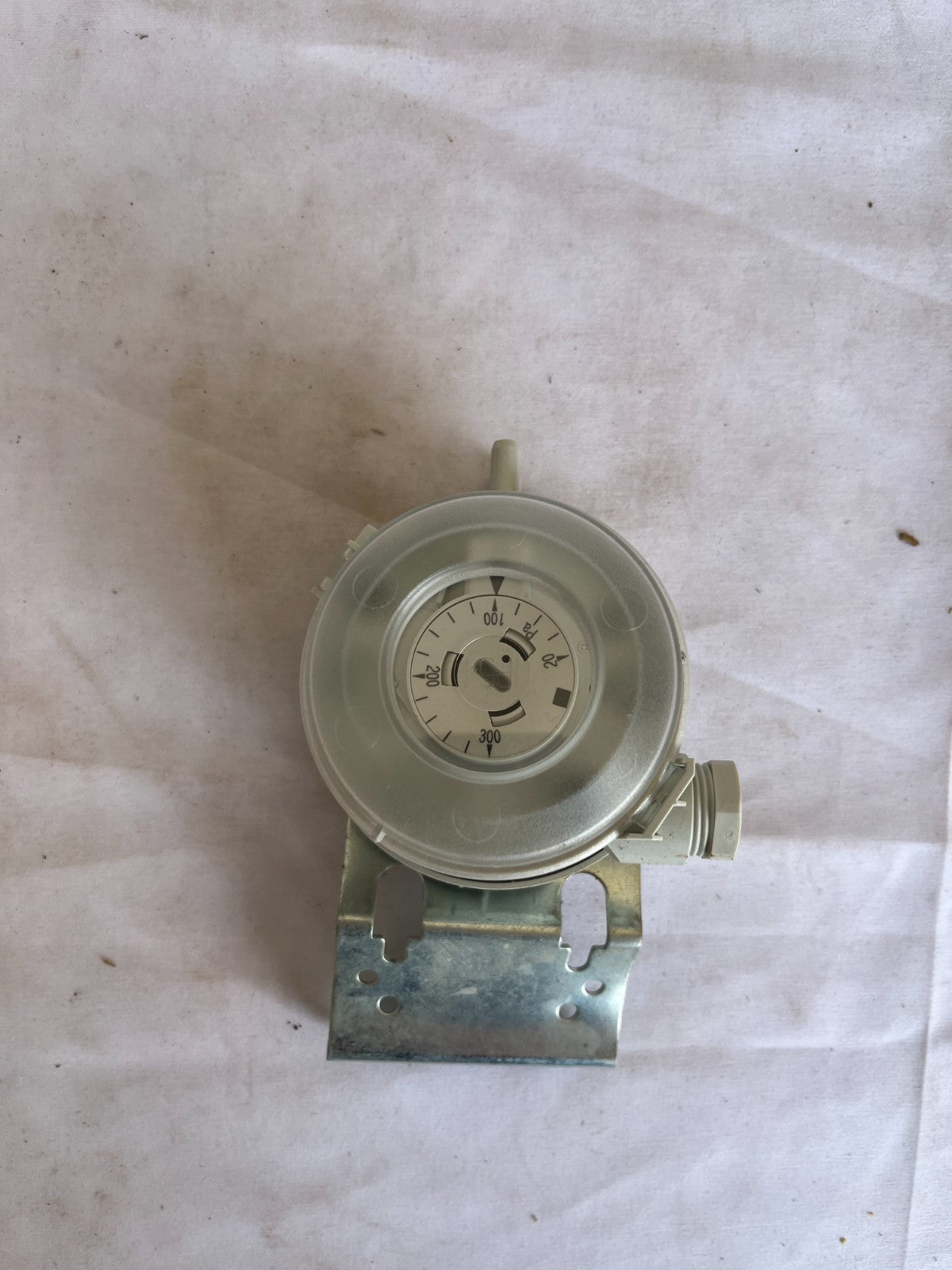 Huba Control 604.9010000 Differential Pressure Switch 20-300Pa Used Spare Unit