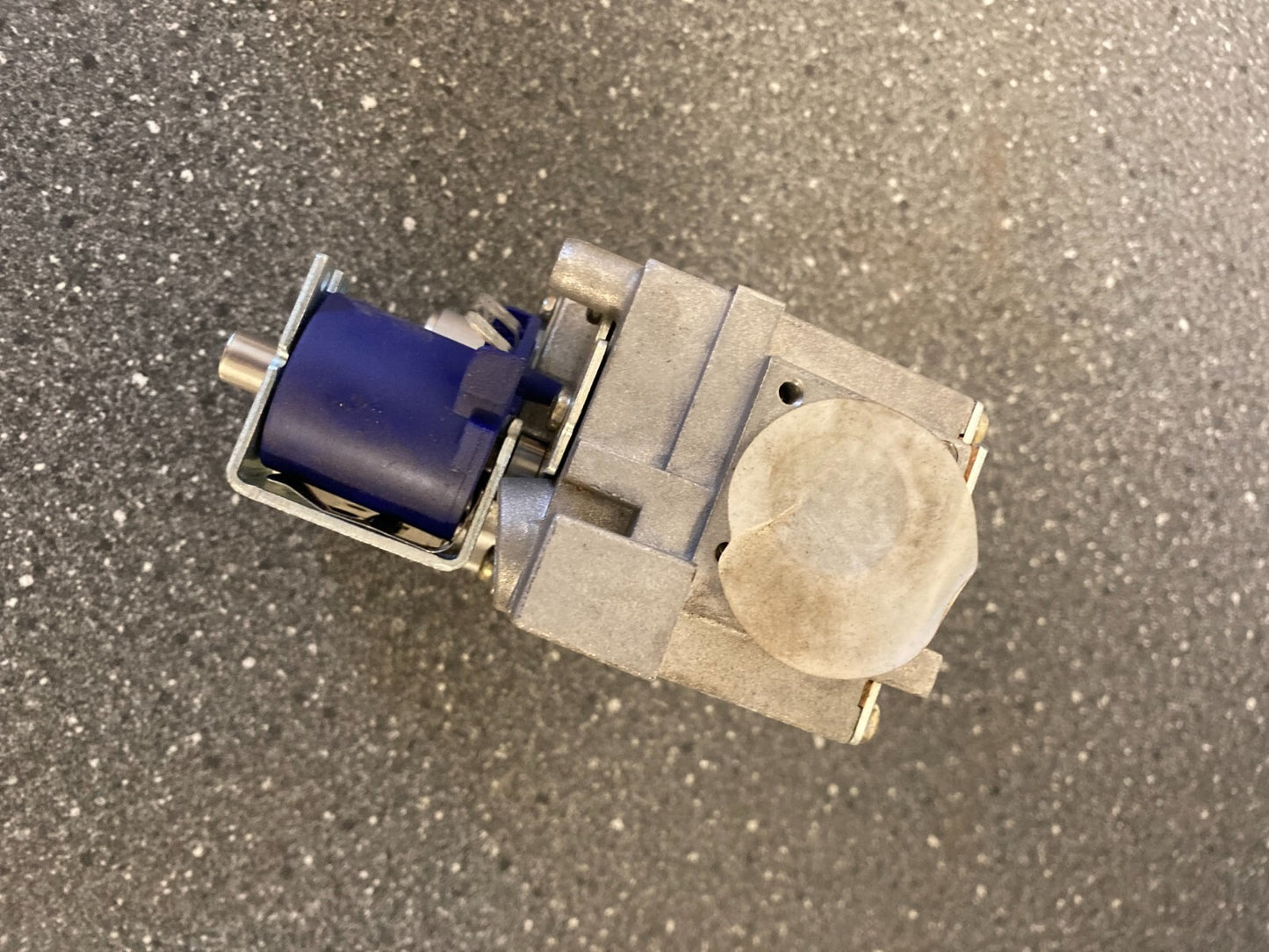 Honeywell Gas Valve VR8700A 4004 1  Boiler Replacement Part Baxi or Worchester