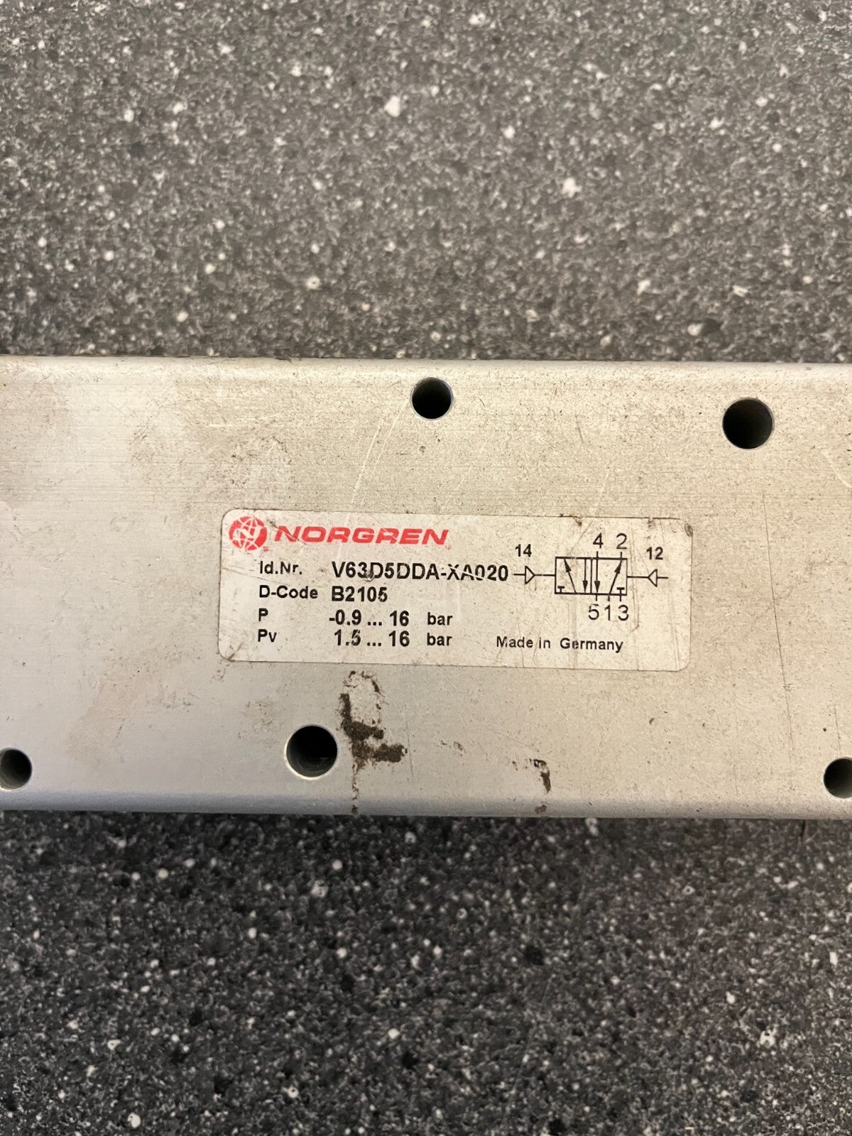 Norgren Pneumatic Solenoid Valve V63D5DDA-XA020 16 Bar - Used