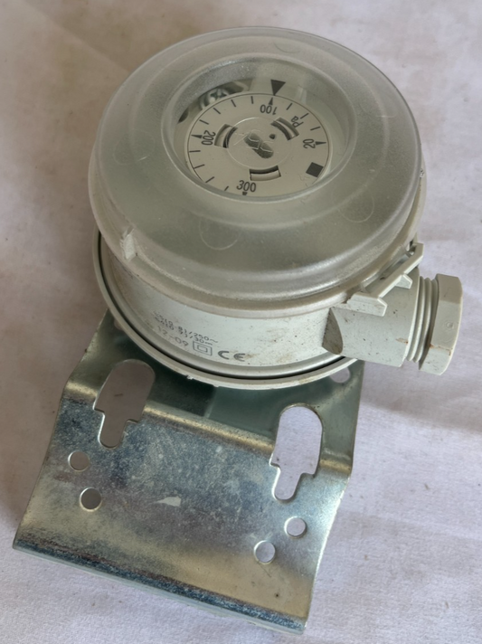 Huba Control 604.9010000 Differential Pressure Switch 20-300Pa Used Spare Unit