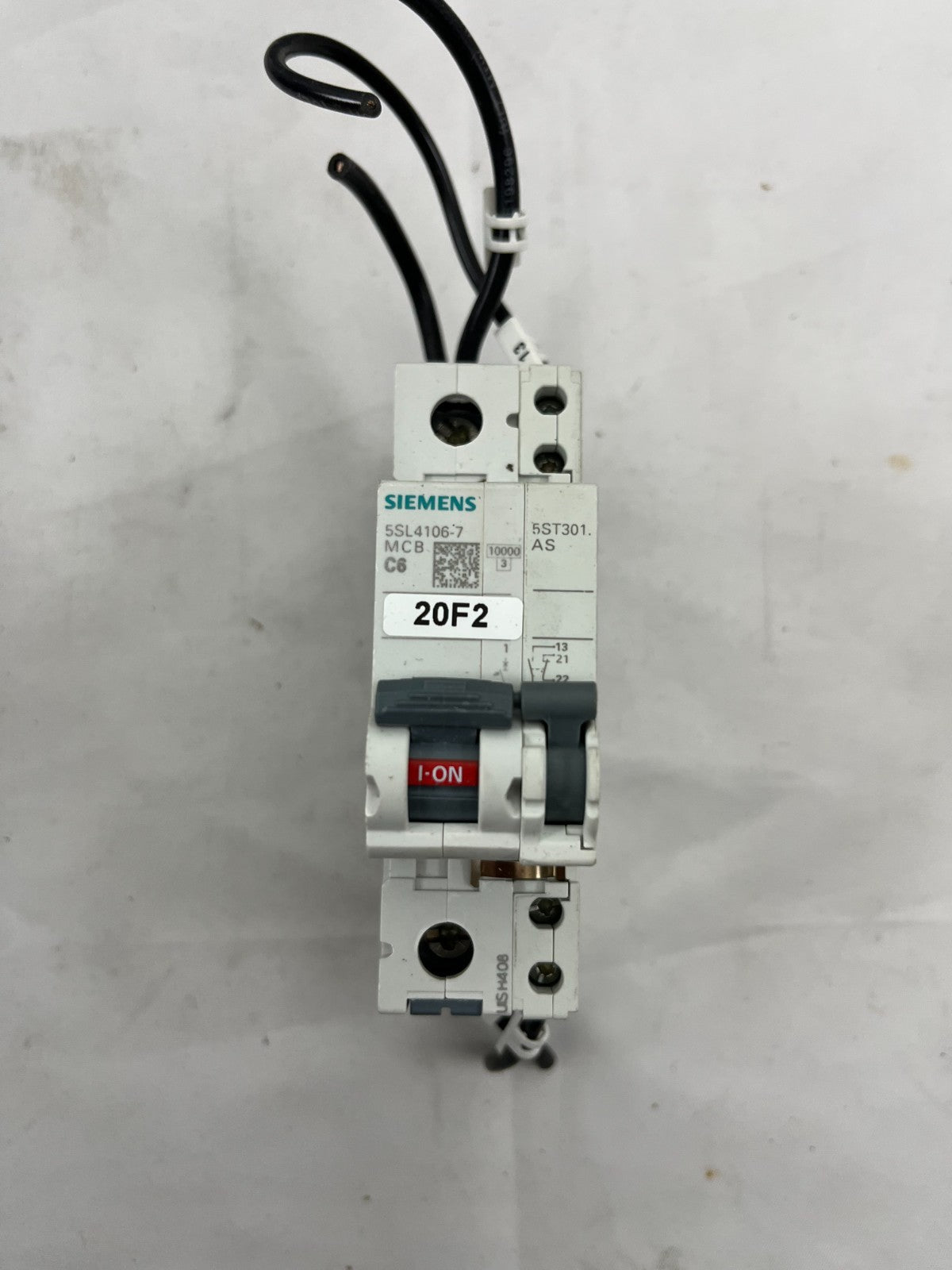 Siemens 5SL4106-7 MCB C6 230/400V + 5ST3010 Auxiliary Circuit Switch, 6A Used