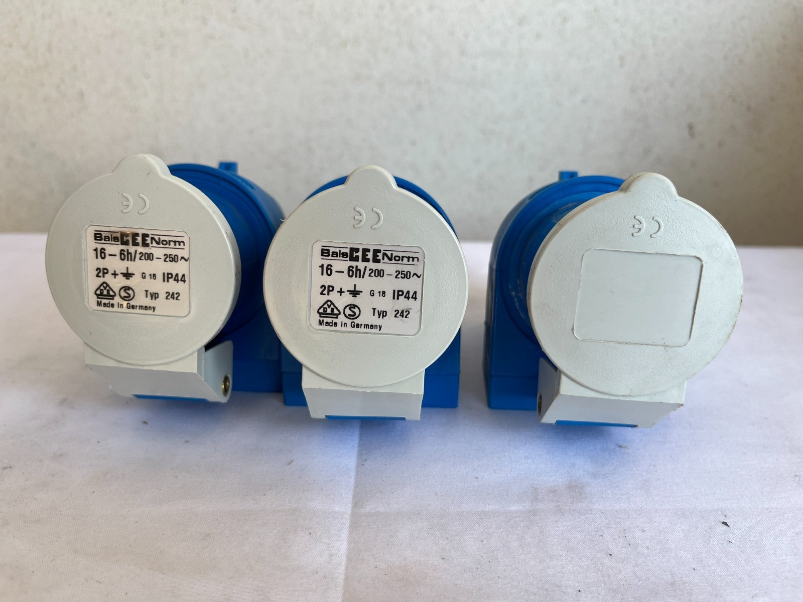 Bals CEE Norm Typ 242 16A 200-250V IP44 2P+E Sockets New 3 Pcs Spare Units
