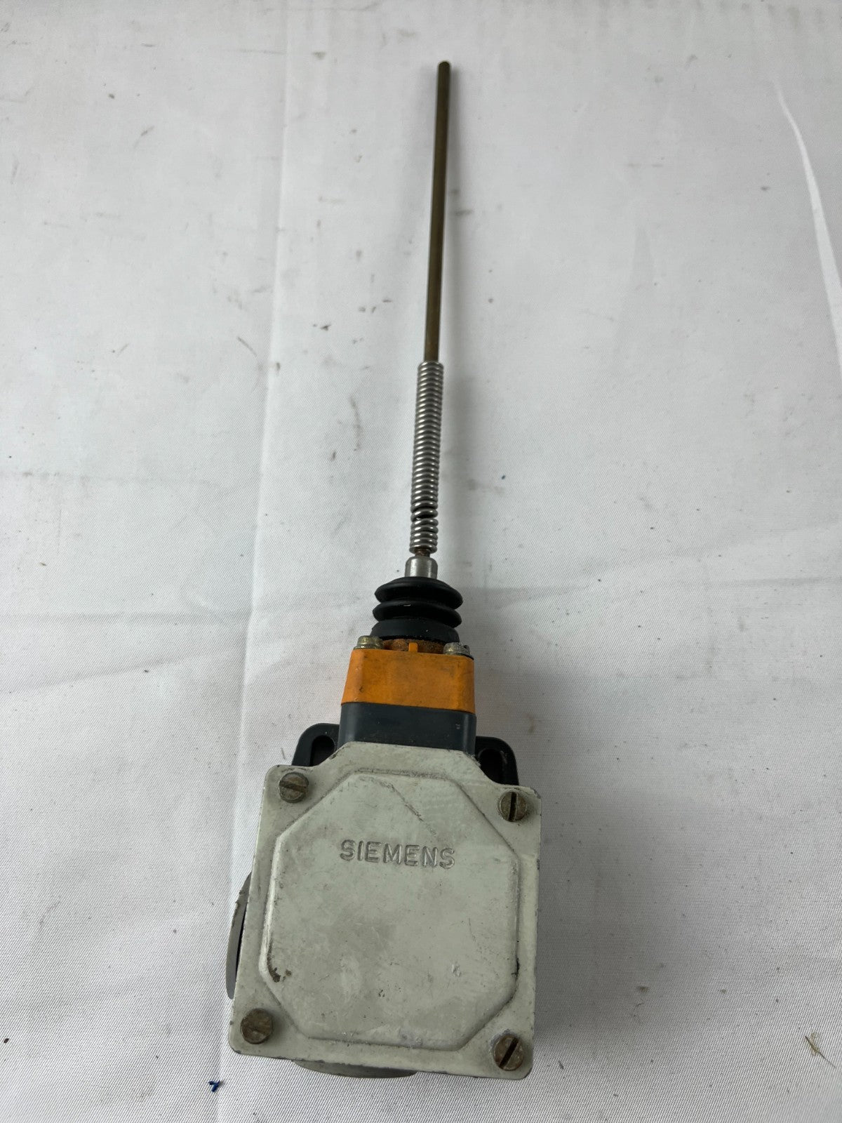 Siemens 3SE3 100-1FC Limit Switch Flexible Rod IP67 Used Spare Parts