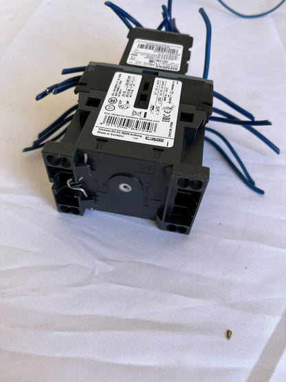 Siemens 3RH2140-2FB40 Contactor Relay 4NO 24V DC Coil With Pre-Wiring Used