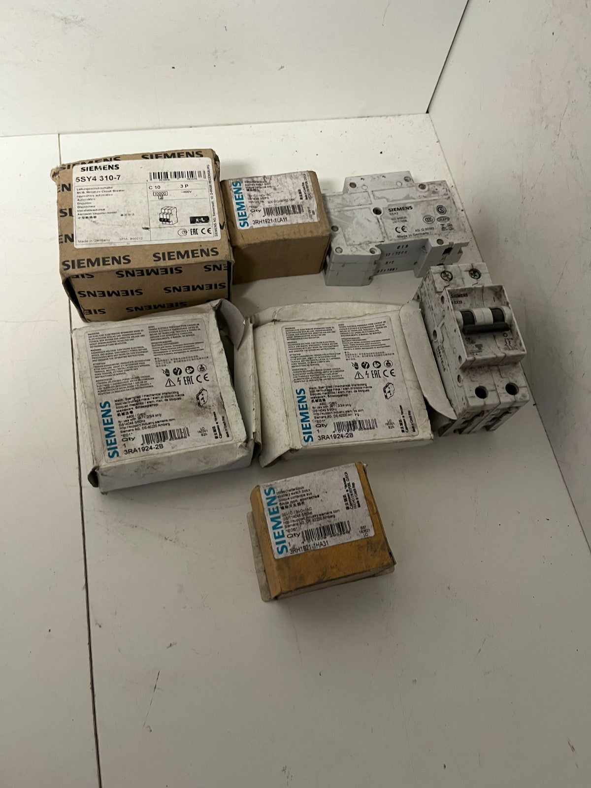 Siemens Industrial Automation Bundle – 7 pcs – New Open Box - Breakers Blocks