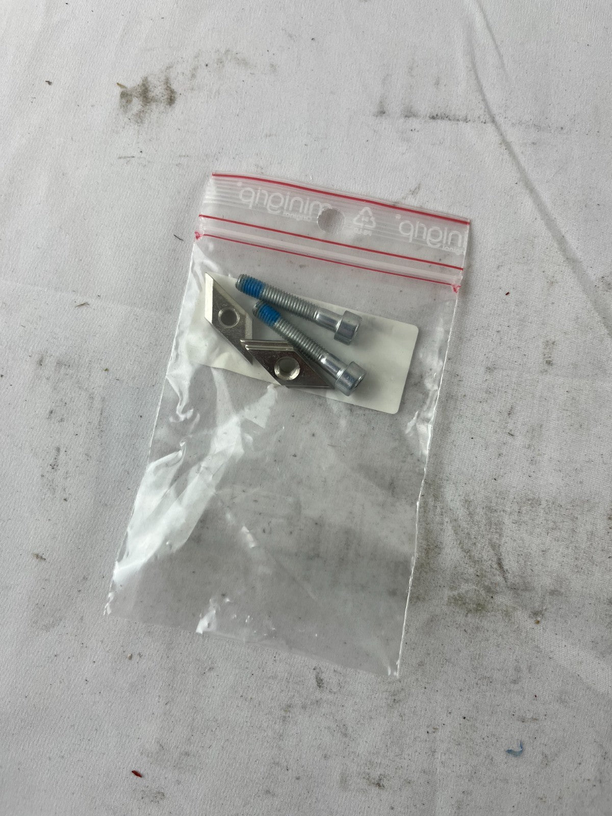 SICK 2033250 UE403 Mounting Kit Sliding Nuts Screws M4000 Accessory Germany NEW