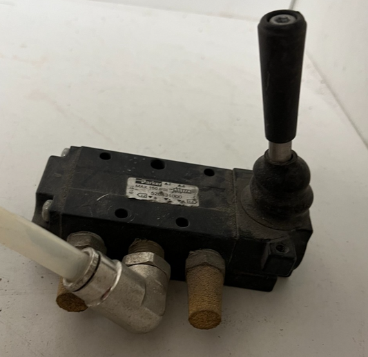 Parker 5203.31000 Pneumatic Lever Valve 5/2 1/4" Manual Air Directional, Used