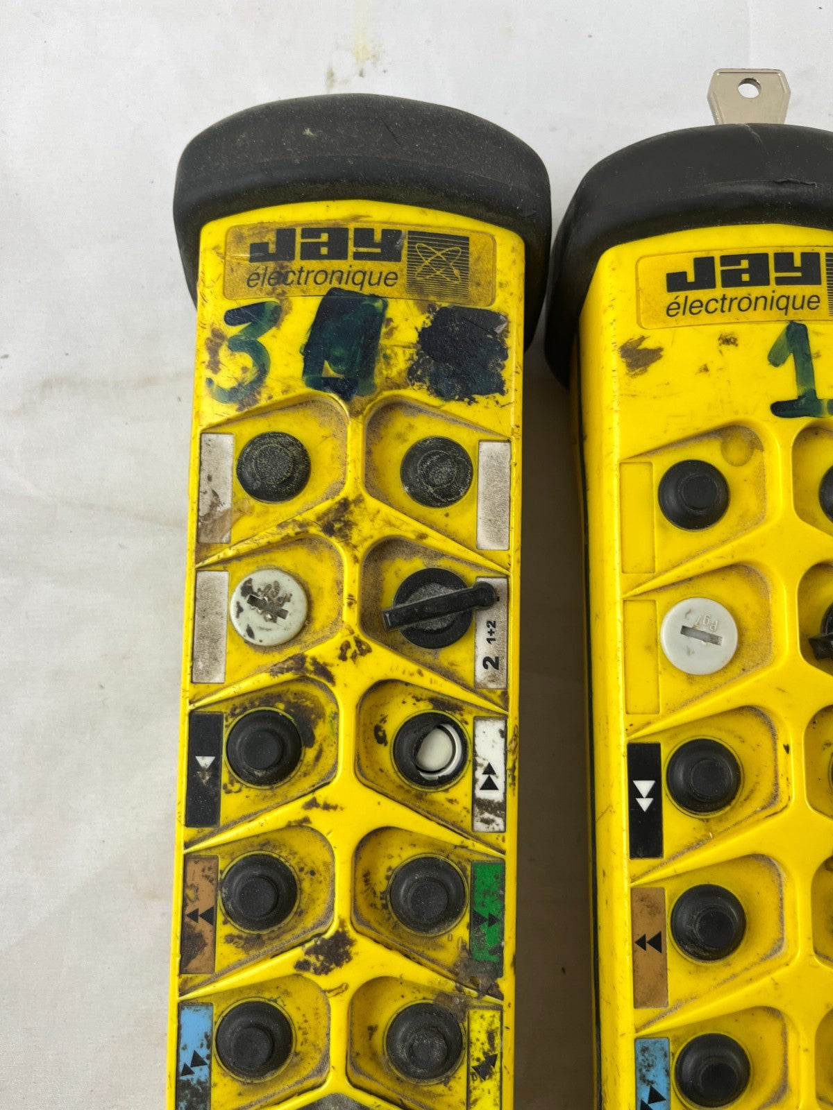 JAY Electronique UDE022261-01 Crane Radio Remote Transmitter Lot of 3x Untested