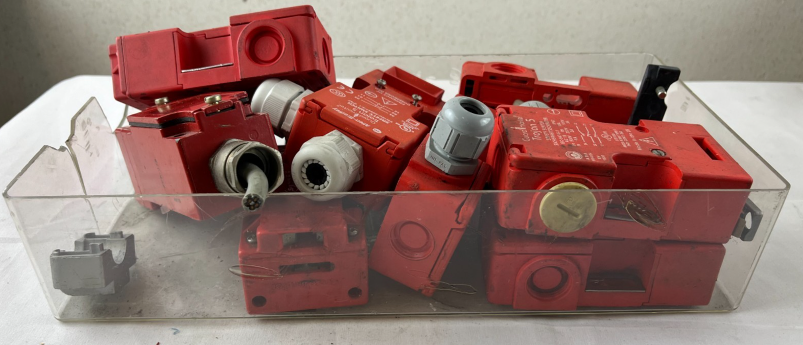 LOT 8x Safety Interlock Switches GuardMaster Trojan 5 Allen-Bradley USED WORKING