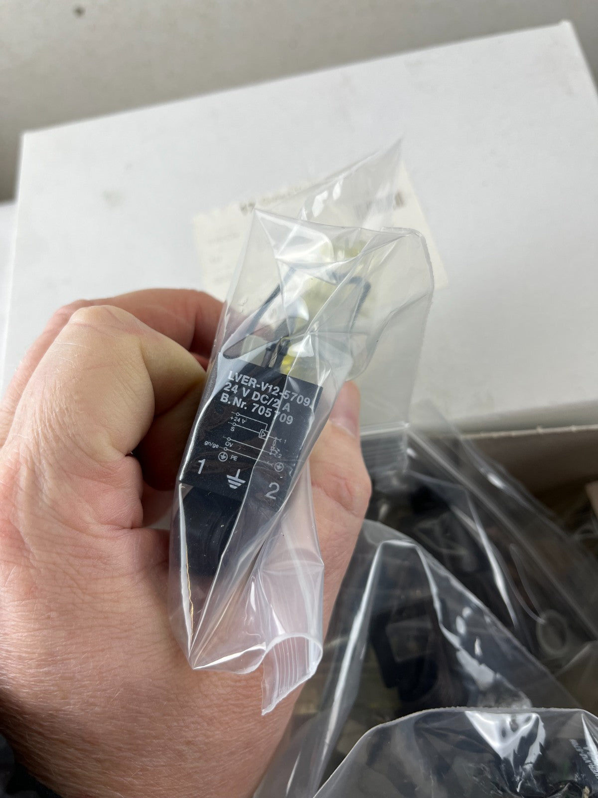 Lutze LVER-V12-5709 DIN 43650 Solenoid Valve Connector 24V DC 2A w/ Suppressor