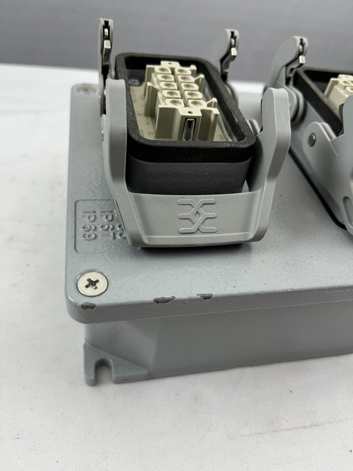 DKC Cosimec 65302 Aluminum Junction Box, 2x 16A/500V Connectors, IP66/67 Used