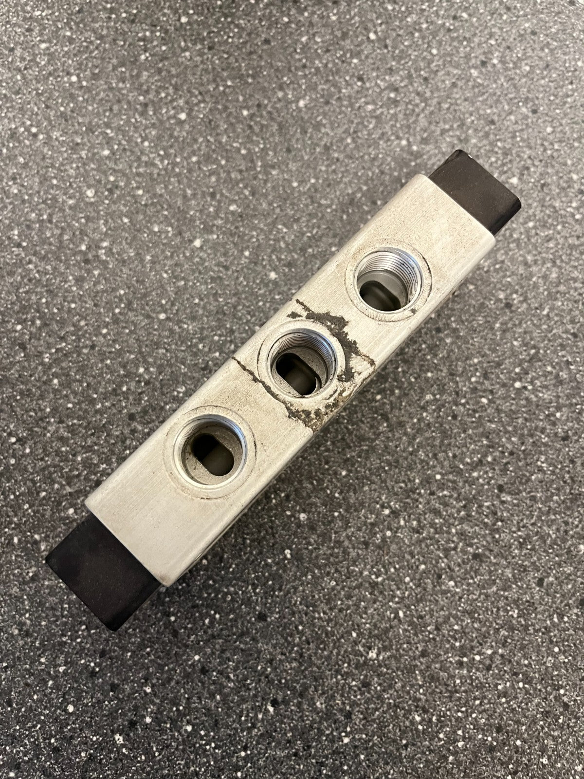Norgren Pneumatic Solenoid Valve V63D5DDA-XA020 16 Bar - Used