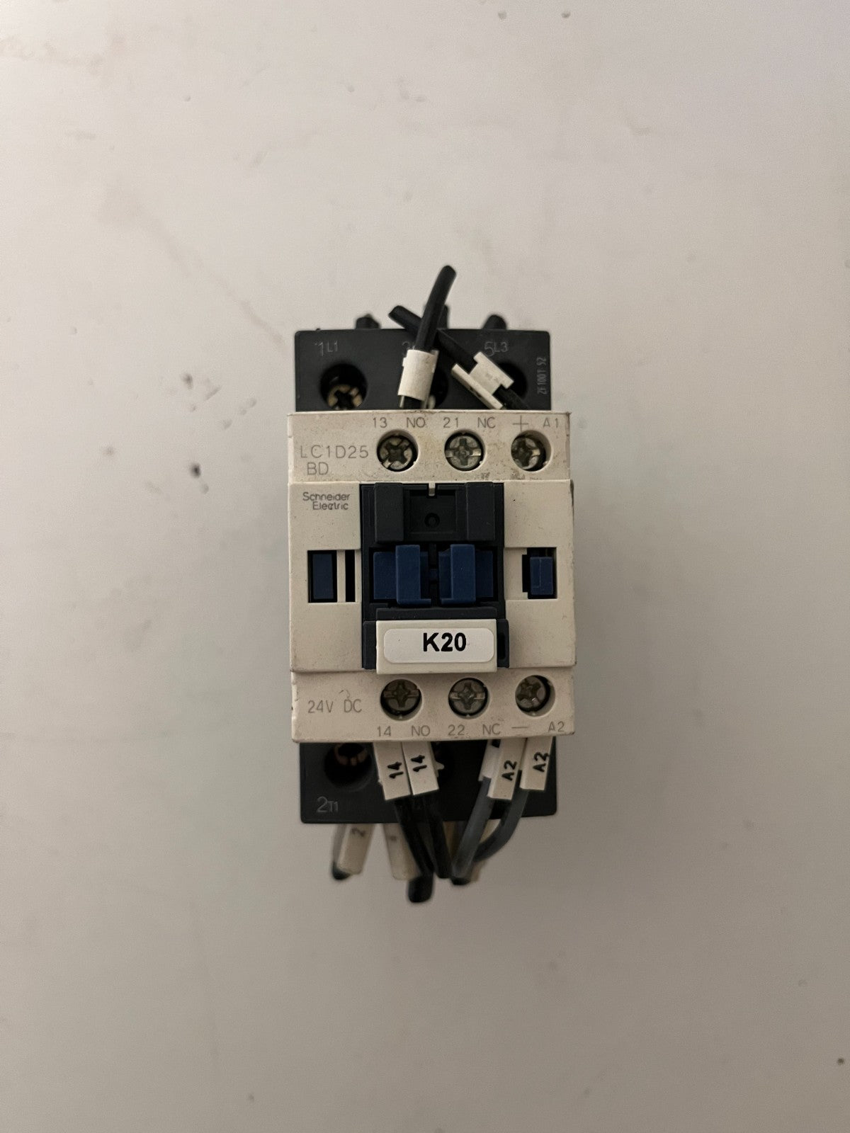 Schneider Electric LC1D25BD Contactor 25A 24V DC Coil TeSys D + LAD4TBDL Used