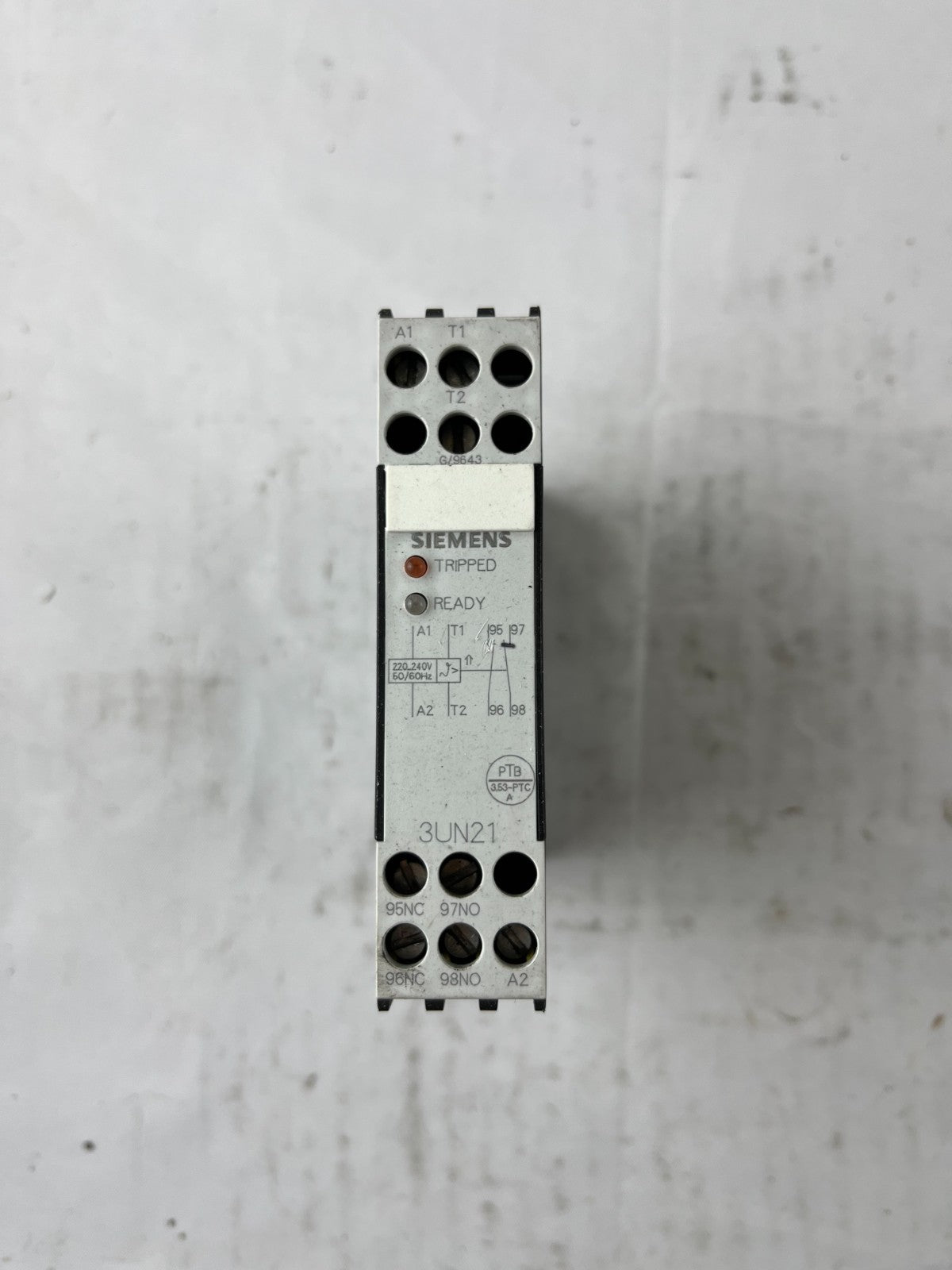Siemens 3UN2100-0AN7 Thermistor Motor Protection Relay 220-240V DIN Rail Used