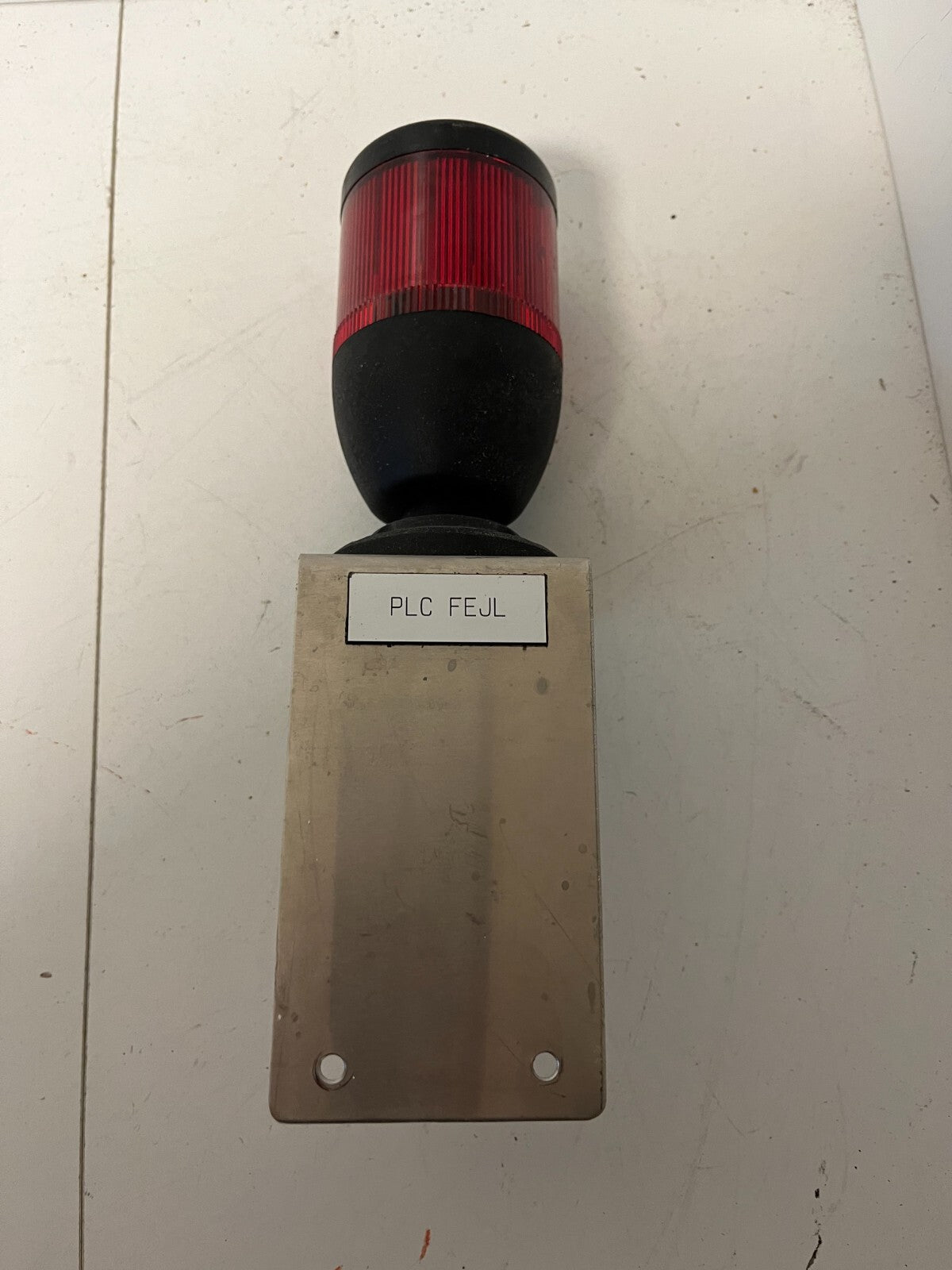 Industrial Signal Light Red Beacon Alarm PLC FEJL 24V w/ Mounting Bracket