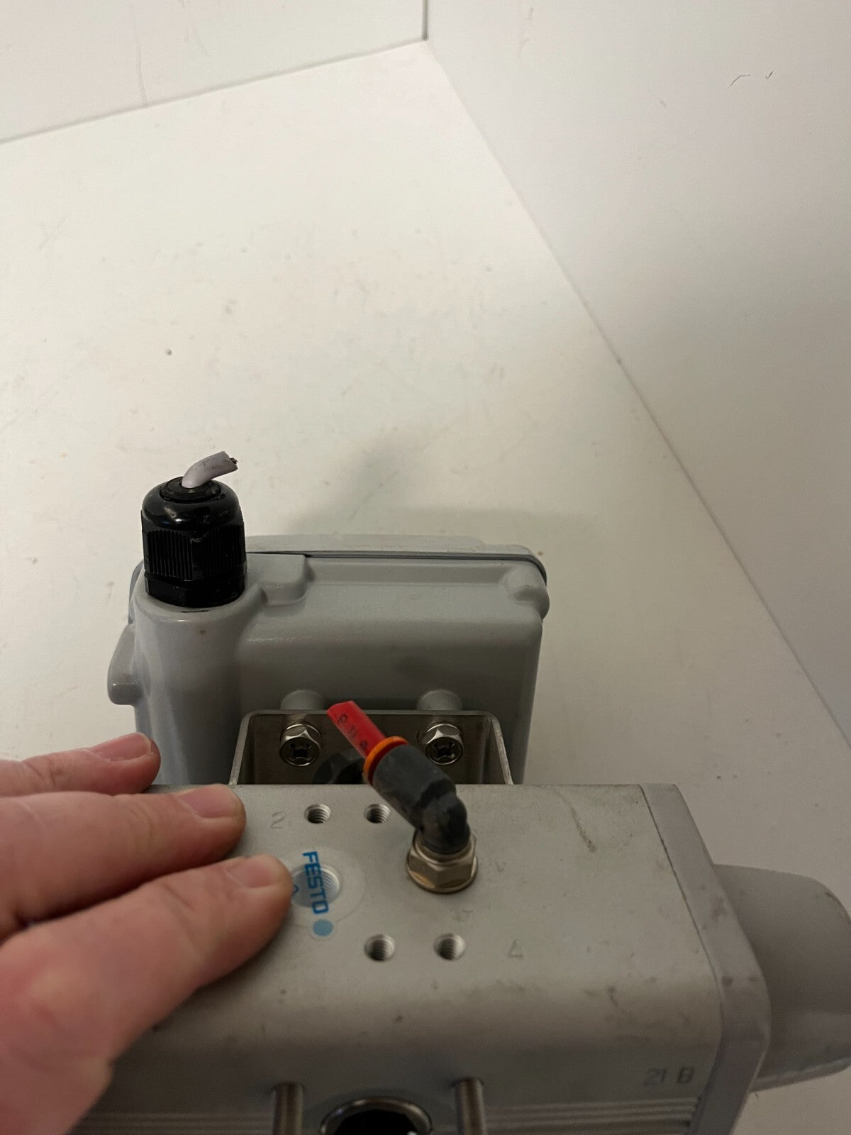 Festo VZBA-1/2"VW-63-T-22-F0304-V4V4T-PS15-R-90-4-C + SRBC-CA3-YR90-MWA-1W