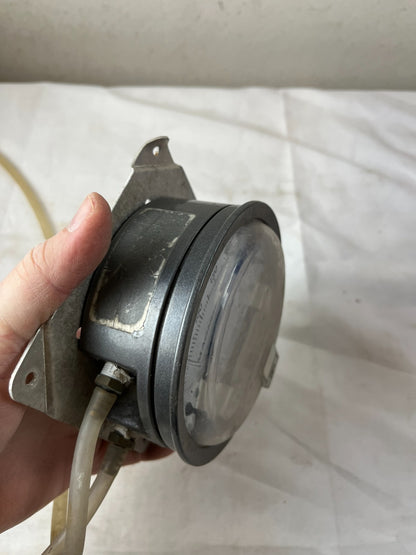 Dwyer Magnehelic 2000-250Pa Differential Pressure Gauge Used Spare Unit