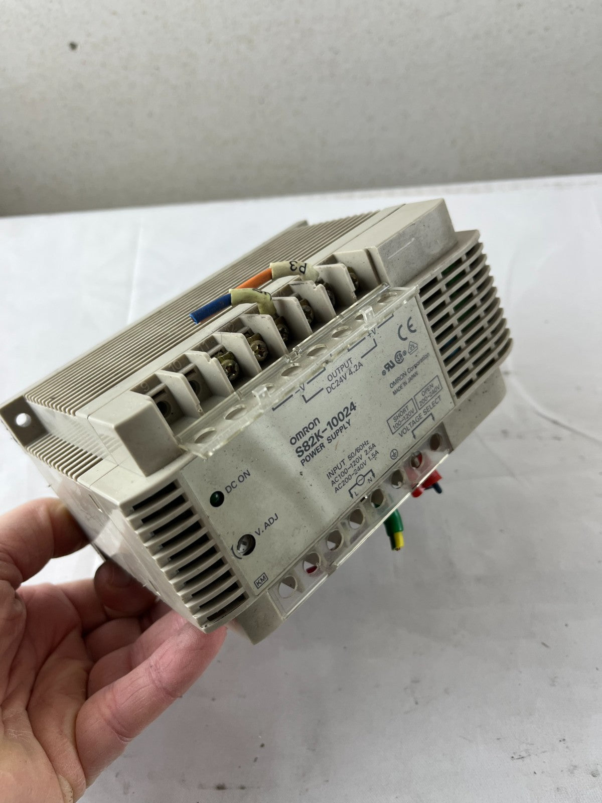 Omron S82K-10024 Power Supply 24V DC 4.2A 100–120/200–240V AC DIN Rail Used