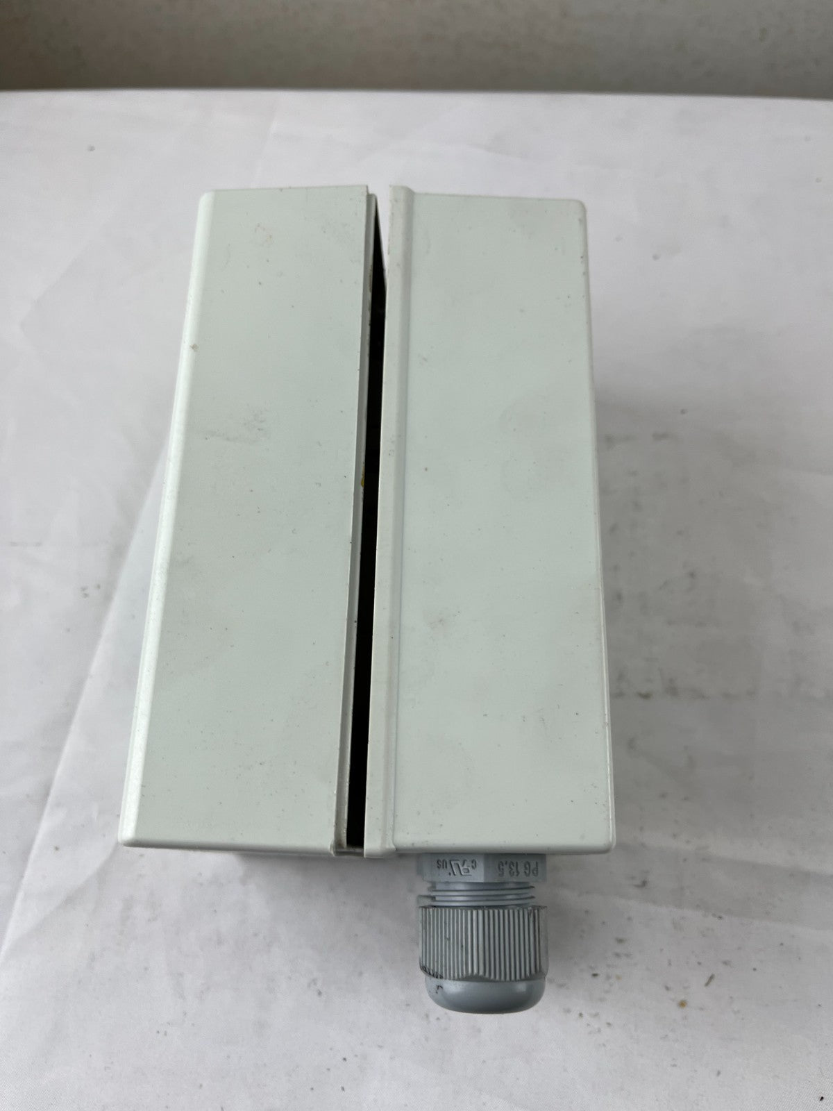 Allen-Bradley 140-MN-0630 Manual Motor Starter 4–6.3A 3-Pole in Enclosure Used