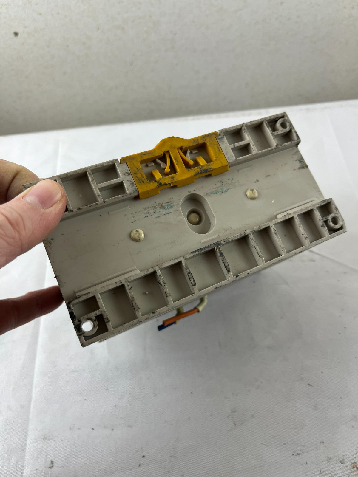 Omron S82K-10024 Power Supply 24V DC 4.2A 100–120/200–240V AC DIN Rail Used