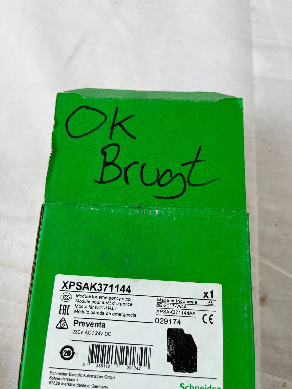 Schneider Electric XPSAK371144 Preventa Safety Relay Module XPS-AK 230VAC 24VDC