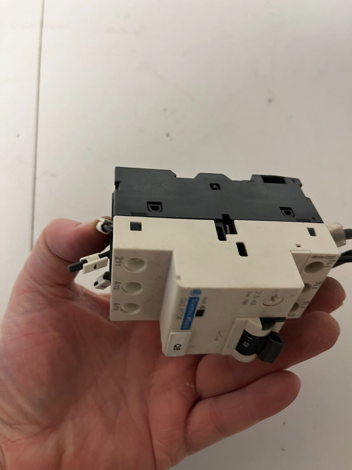 Schneider Telemecanique GV2-RT08 2.5–4A Motor Circuit Breaker, Used Spare Unit