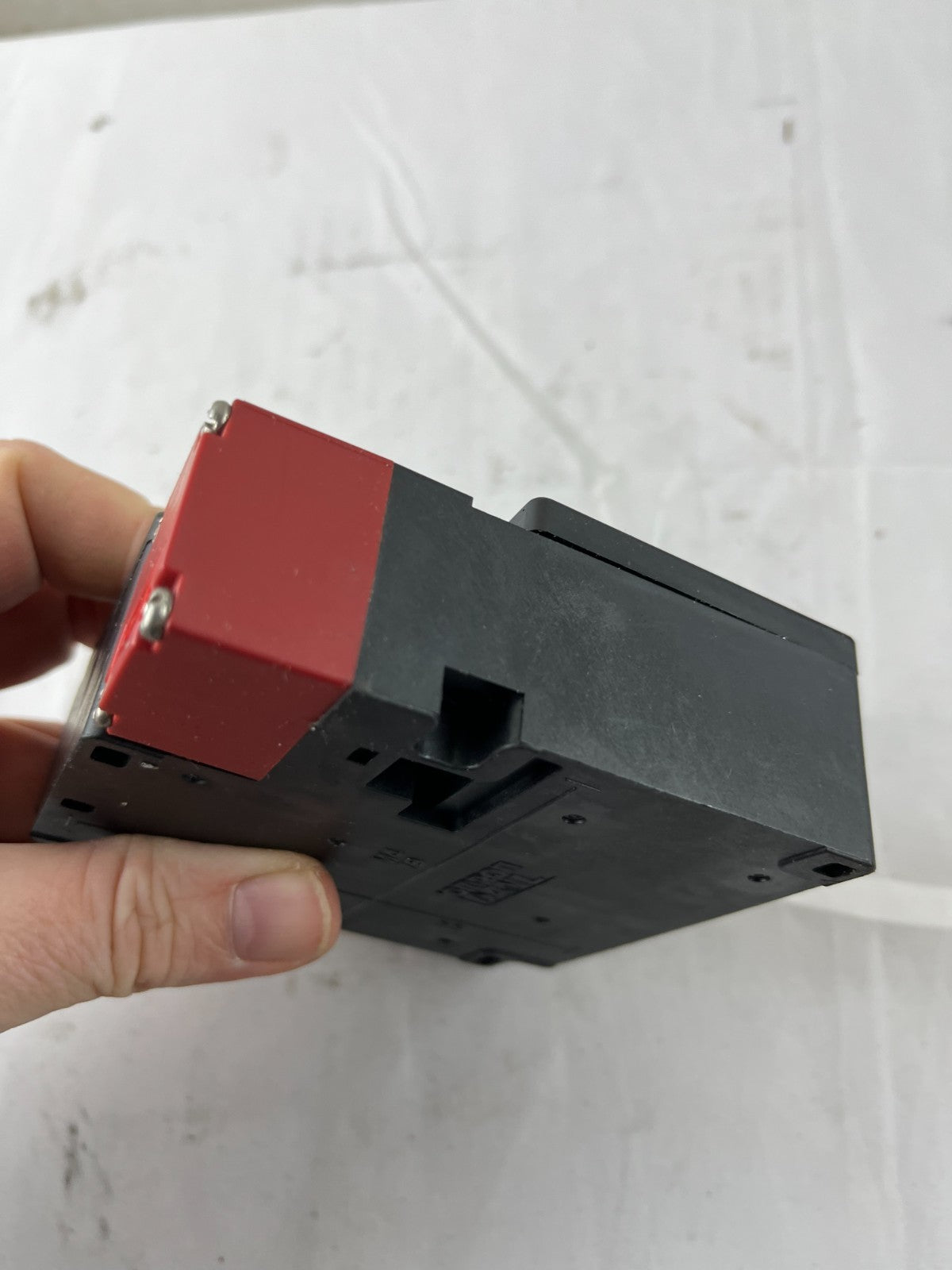 NEW Omron D4NL-1CFG-B Guard Lock Safety Switch 24VDC Solenoid 1300N Japan