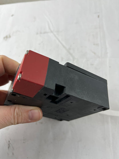 NEW Omron D4NL-1CFG-B Guard Lock Safety Switch 24VDC Solenoid 1300N Japan