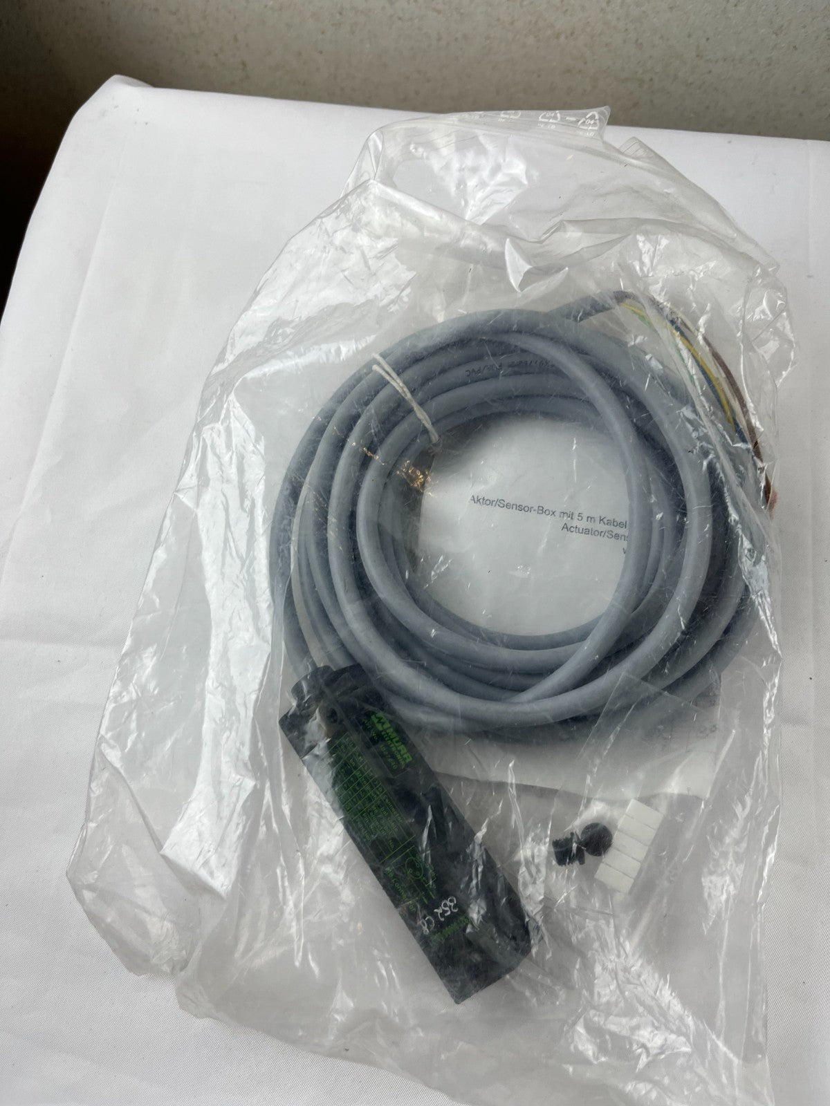 Murr Elektronik 3827240 Passive Distribution Box 4xM8 3-Pole 5m Cable MVH4S-RNA5