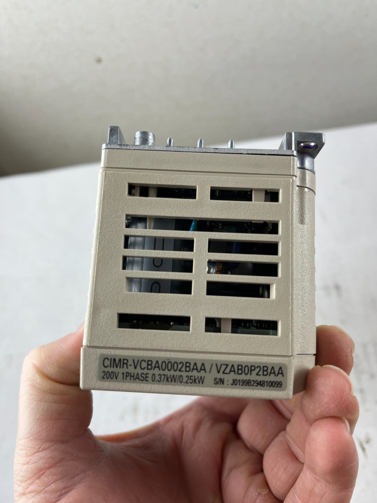 Yaskawa V1000 CIMR-VCBA0002BAA VFD 200-240VAC 0.37kW AC Drive Used Spare Unit