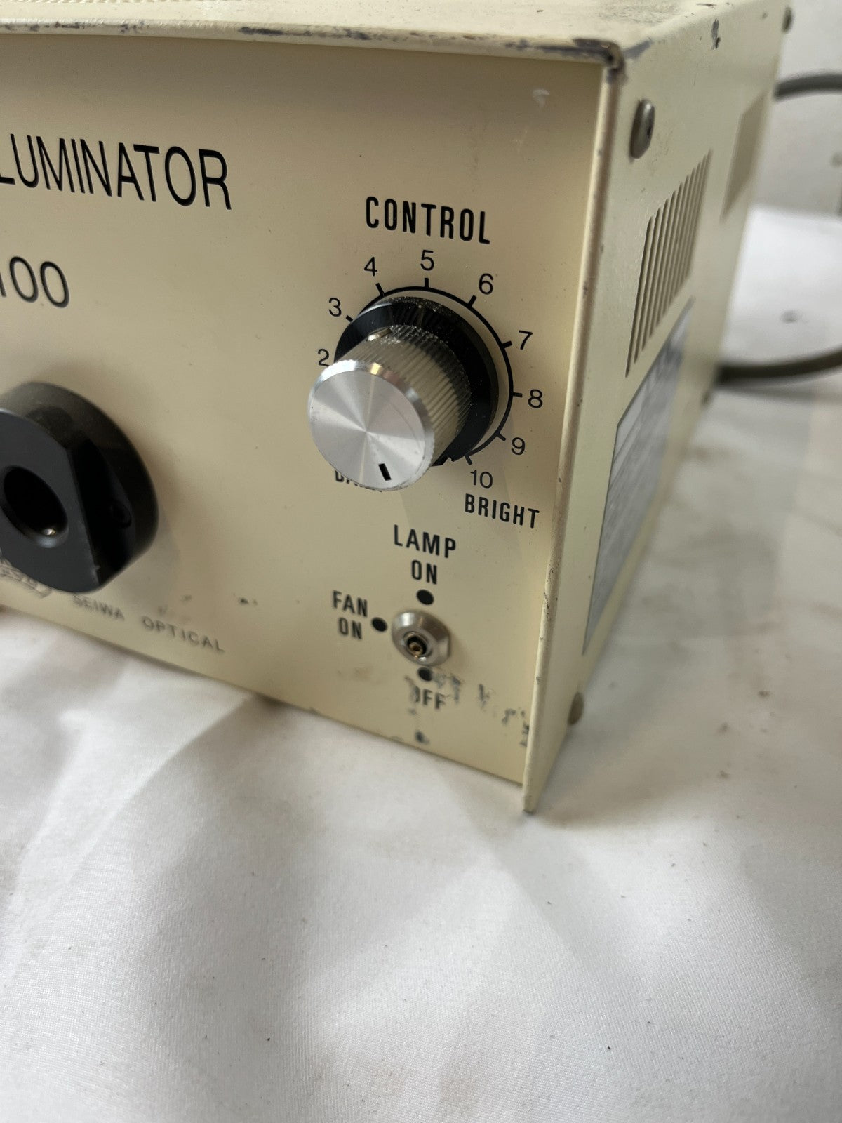 Seiwa Optical SO-100 Fiber Illuminator 100W Microscope Light Source Japan Used