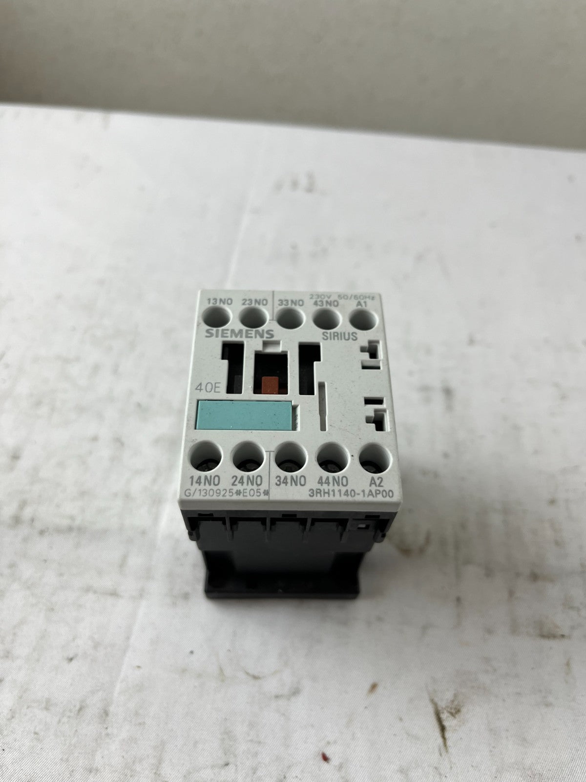 Siemens 3RH1140-1AP00 Auxiliary Contactor 4NO 230VAC Coil New No Box