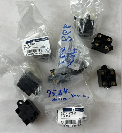 Telemecanique XE2N P2141 Contact Blocks Lot of 9 New Old Stock Industrial Switch