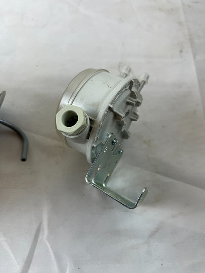 Huba Control 604.9510000 Differential Pressure Switch 1000-5000Pa New Spare