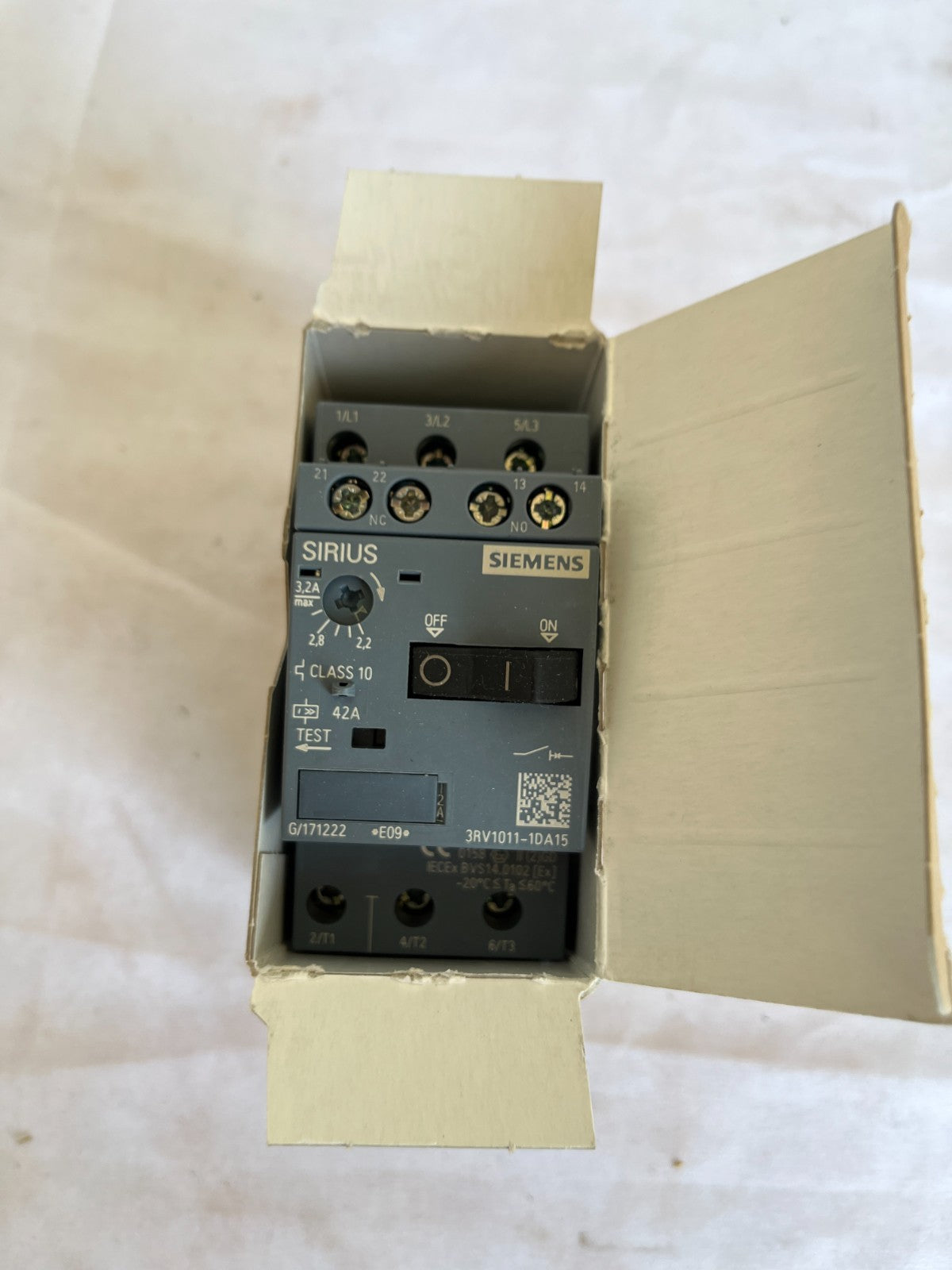 Siemens 3RV1011-1DA15 Sirius Circuit Breaker 2.2-3.2A New Spare Unit