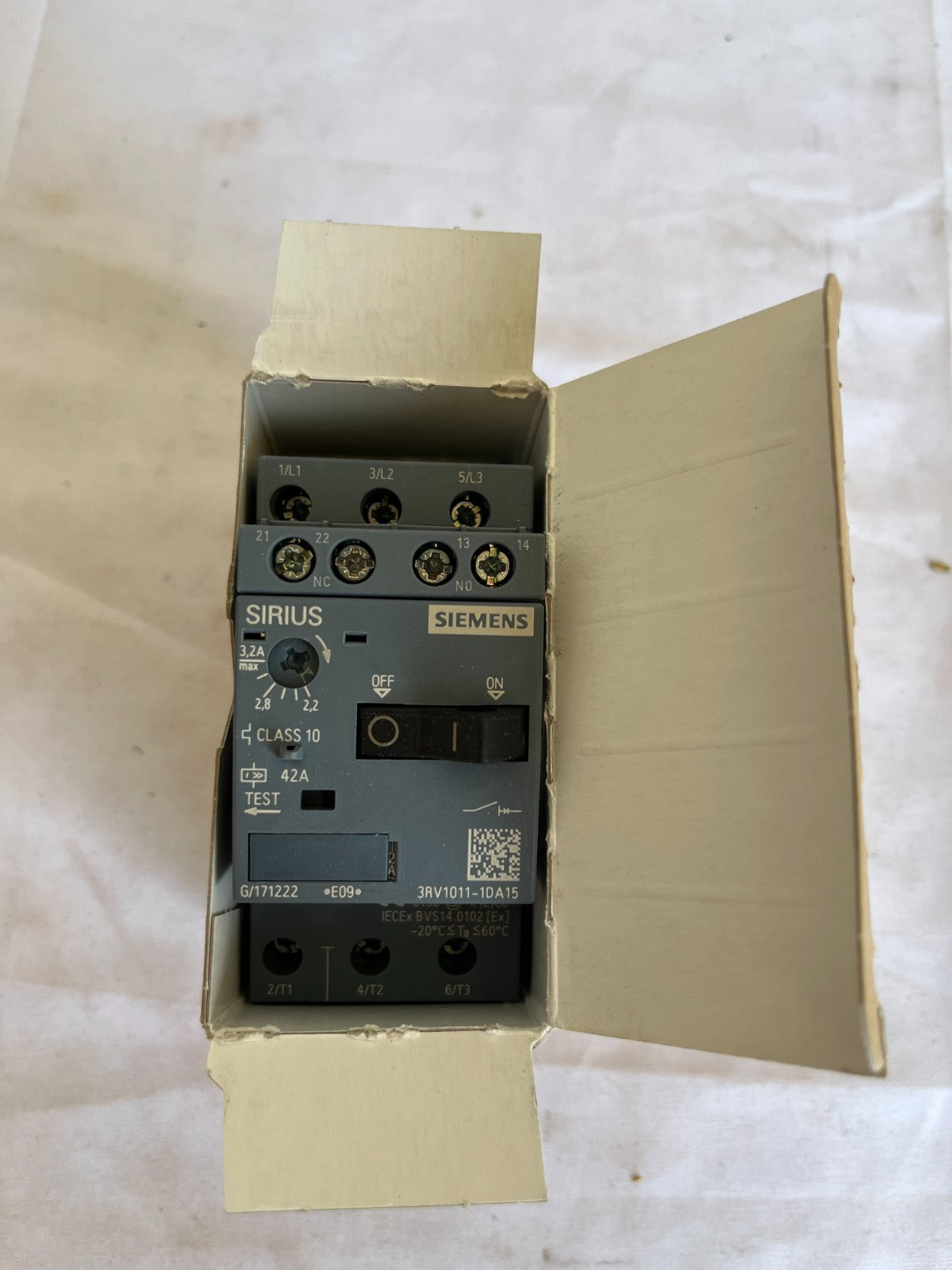 Siemens 3RV1011-1DA15 Sirius Circuit Breaker 2.2-3.2A New Spare Unit