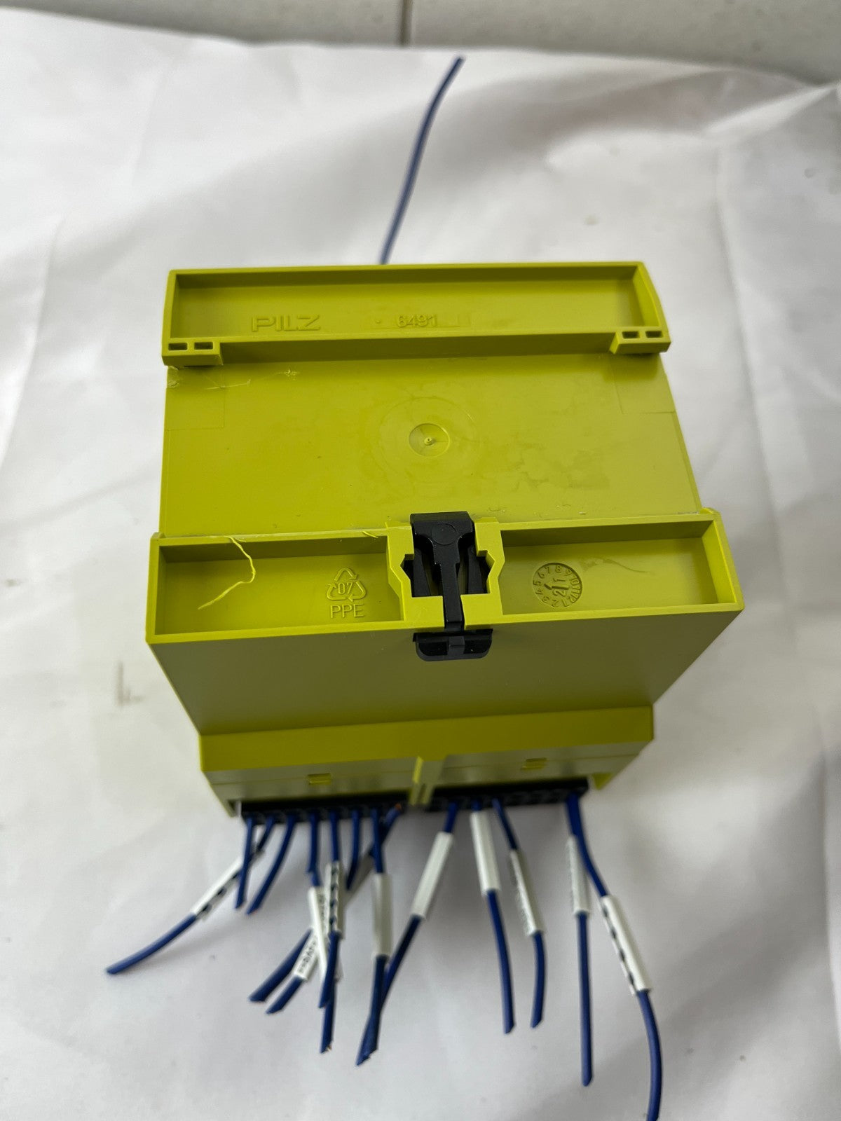 Pilz 787140 PZE 9P Safety Relay Contact Expander 24VAC/DC 8n/o 1n/c Used Spare