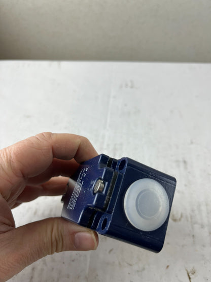 Schmersal Compact Roller Plunger Limit Switch Blue Housing Used Spare Unit