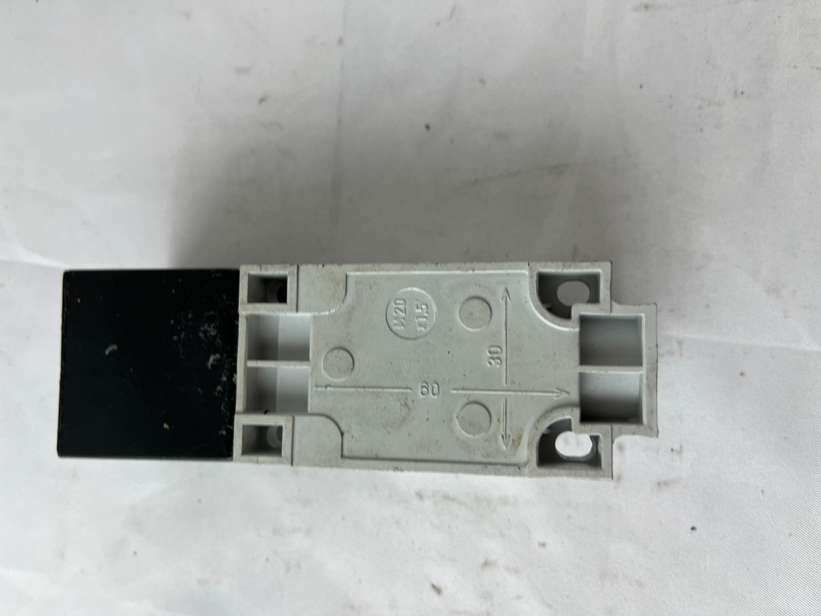 Balluff BES 517-223-M3-E Unisensor Inductive Sensor 20-250V AC/DC 15mm Used