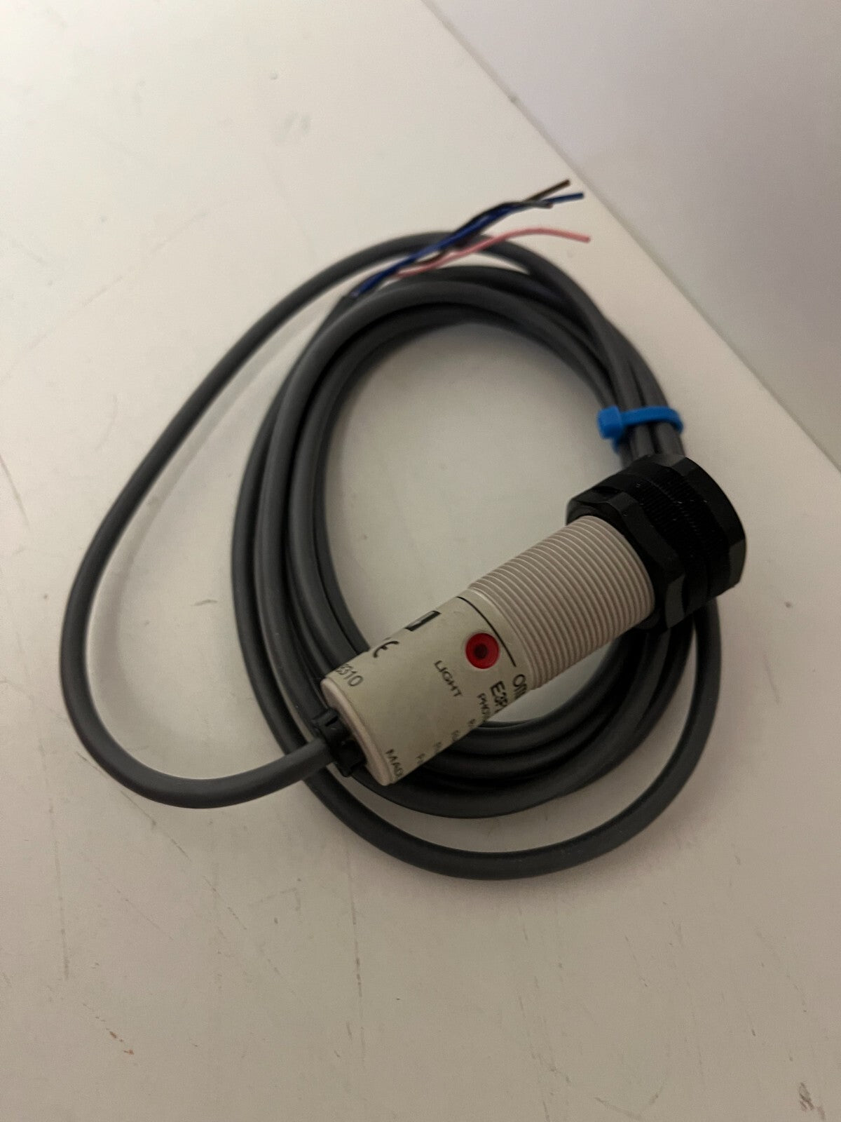 Omron E3F2-7B4 2M Photoelectric Switch 10-30VDC New in Box - Spare Parts