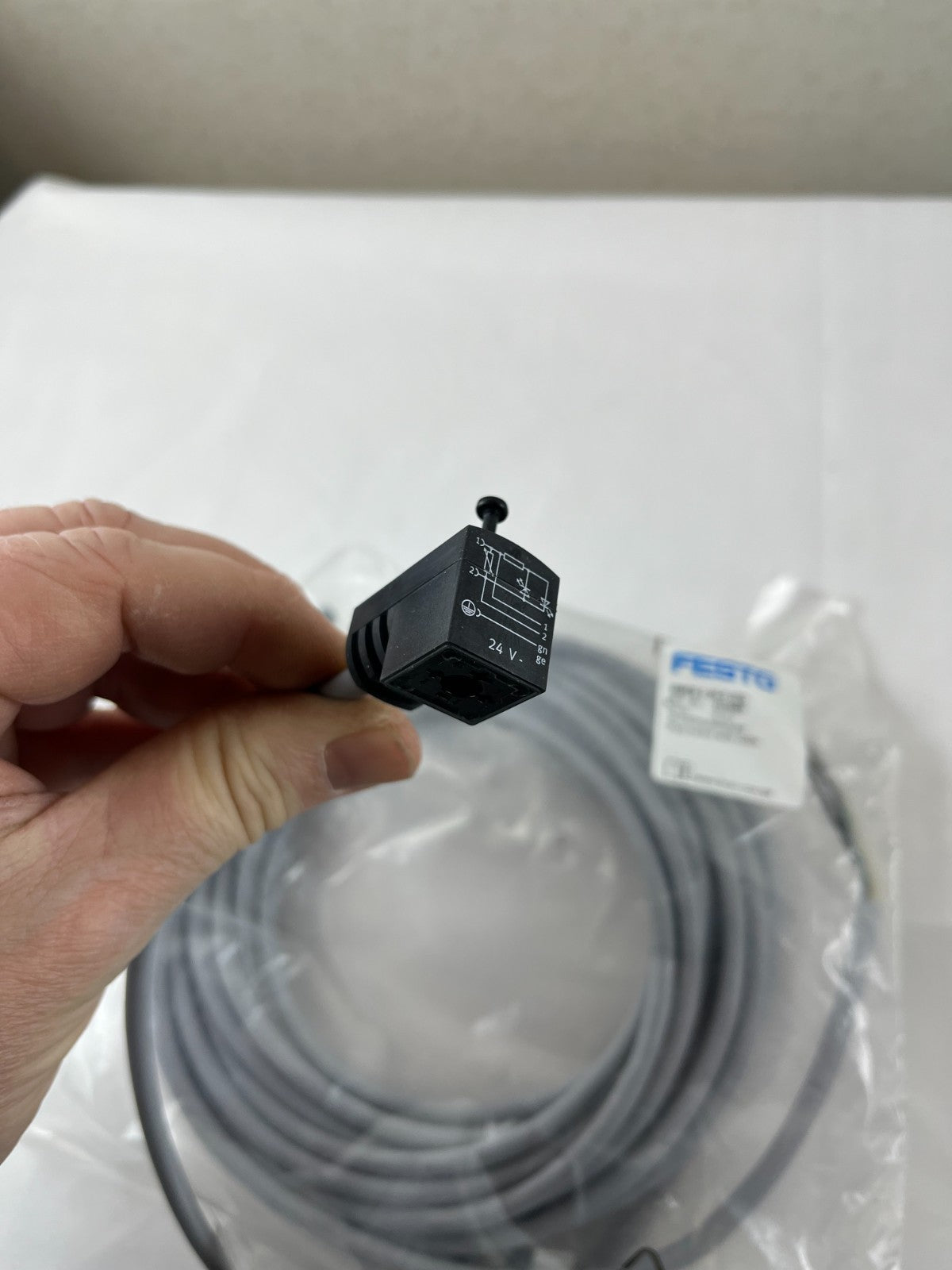 Festo KMEB-1-24-5-LED Solenoid Valve Connector Socket 24V DC 5m Cable w/ LED NEW