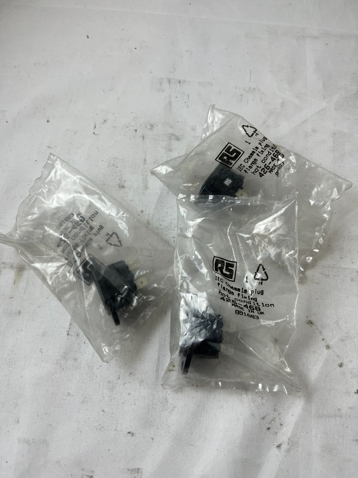 RS 426-468 IEC Chassis Plug Flange Panel Mount New 3pcs 881683 UK Spares
