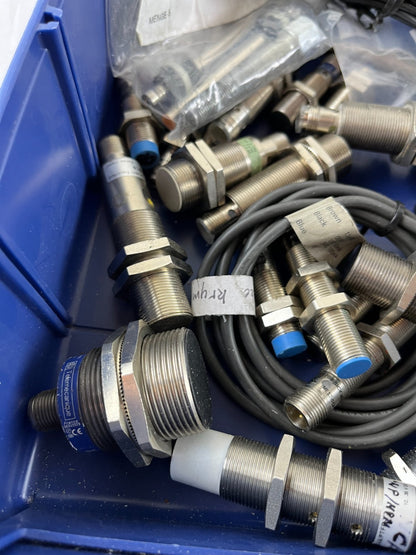 Mixed Proximity Sensor Lot 25pcs Telemecanique Schneider M18 M30 Used + New