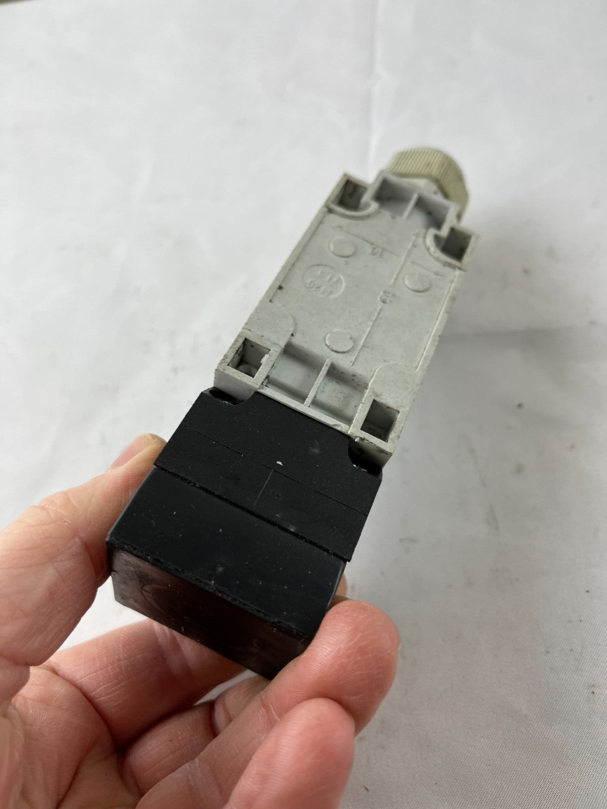 Balluff BES 517-223-M4-E Unisensor Inductive Sensor 20-250V AC/DC 20-25mm Used